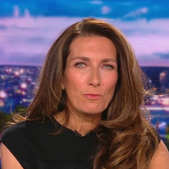 Anne-Claire Coudray était aux commandes du "20 Heures" de TF1 ce vendredi 28 février 2025.