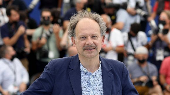 "On ne peut pas voler l'image ou la voix d'un comédien ou d'un chanteur" : Victime d'un deepfake audio, l'acteur Denis Podalydès saisit la justice, une première