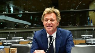 "Un départ de ce poste, c'est toujours une déchirure" : Laurent Delahousse rend hommage à Alexandre Kara, ex-directeur de l'information de France Télévisions remplacé par Philippe Corbé