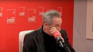 France Inter : Thierry Ardisson craque et fond en larmes face à Léa Salamé en évoquant le livre écrit par Nicolas Demorand