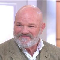 "Il m’a dit qu’il était fier de moi" : Les larmes aux yeux, Philippe Etchebest exhume un souvenir de complicité avec son père dans "C à vous"