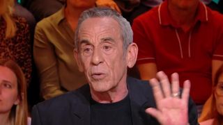 "L'émotion était sans doute trop forte et mon propos exagéré" : Thierry Ardisson présente ses excuses après avoir comparé Gaza à Auschwitz dans "Quelle époque !" sur France 2