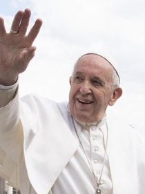 Audiences samedi : Quelle audience pour les obsèques du Pape François diffusées hier matin sur TF1 et France 2 ?