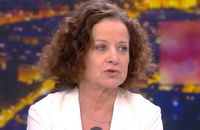 "C'est à vomir" : Très ému, Moundir adresse une lettre d'excuse à Elisabeth Lévy dans "Touche pas à mon poste"