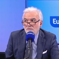 "Santiago a été retrouvé" : Sur Europe 1, Pascal Praud annonce à tort et sans se corriger par la suite que le nourrisson enlevé a été localisé