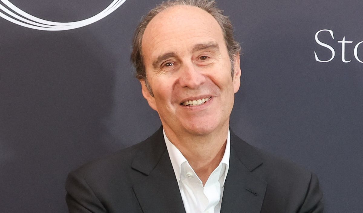 Xavier Niel se paye l'émission de M6 "Patron incognito" pour promouvoir son spectacle "Comment devenir milliardaire" diffusé sur Canal+