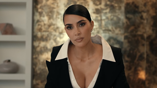 "Le pire drama de tous les temps" : La presse américaine dézingue la nouvelle série de Disney+ avec Glenn Close et Kim Kardashian