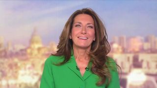 Audiences dimanche : Le "13 Heures" d'Anne-Claire Coudray (TF1) réunit deux fois plus de téléspectateurs que celui de Leila Kaddour (France 2)