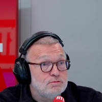 “J’ai été fidèle jusqu’au bout” : Laurent Ruquier répond à Jean-Marie Bigard après ses propos sur son absence dans “Les Grosses Têtes” sur RTL