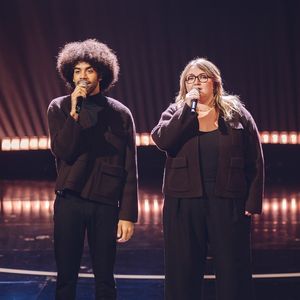GWENDAL MARIMOUTOU et LOLA DUBINI sur la scène de "La France a un incroyable talent fête ses 20 ans !"