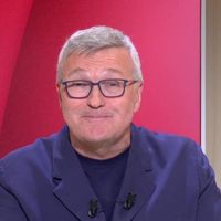 “Ces médias-là où on ne cache plus du tout pour qui on roule” : Laurent Ruquier prend la défense d’Alain Souchon après ses propos sur le RN