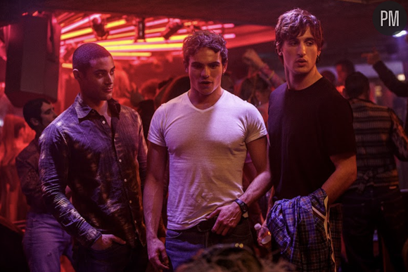 Antoine Simony (Filip), Namory Bakayoko (Adel) et Marin Judas (Frank) dans "Culte - 2Be3" sur Prime Video