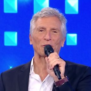 Nagui aux commandes de "N'oubliez pas les paroles !" sur France 2.