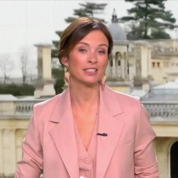 Isabelle Ithurburu aux commande s de "50' Inside" sur TF1.