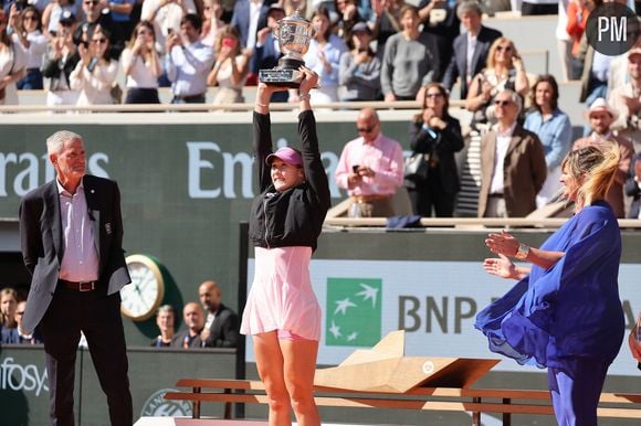 Gilles Moretton, Mary Pierce - La Russe Mirra Andreeva remporte les Internationaux de France de Tennis de Roland Garros 2026 face à la polonaise Maja Chwalinska (6/3 - 6/2) à Paris le 6 juin 2026. © Jacovides-Moreau/Bestimage