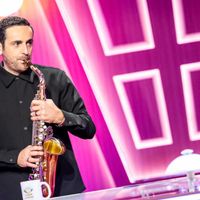 "Une famille en or" : Pourquoi TF1 a décidé de basculer le jeu de Camille Combal le samedi à 20h sur TMC ?