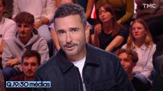 "Il nous prend pour des imbéciles" : Dans "Quotidien", Julien Bellver étrille Eliot Deval, remplaçant de Pascal Praud sur CNews