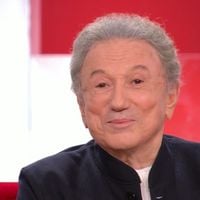 "Elle me manque beaucoup" : Michel Drucker rend un vibrant hommage à sa "jumelle" Françoise Coquet dans "Vivement dimanche"