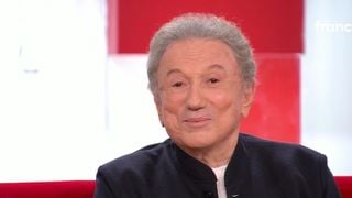 "Elle me manque beaucoup" : Michel Drucker rend un vibrant hommage à sa "jumelle" Françoise Coquet dans "Vivement dimanche"