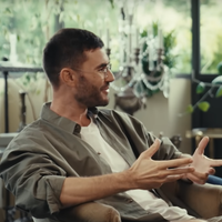 "Des choix de mauvais goût pour faire de l'argent" : Face à Stéphane Bern, Cyprien regrette la mise en vente de produits dérivés à son effigie