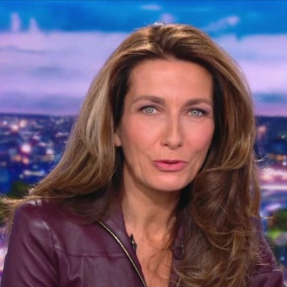 Anne-Claire Coudray aux commandes du "20 Heures" de TF1 hier soir.