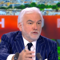 "Madame Ernotte est une menteuse" : Pascal Praud charge une nouvelle fois la patronne de France Télévisions après son passage dans "Quotidien"