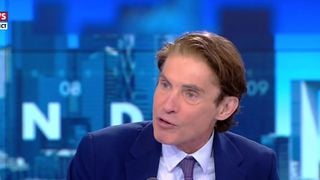 “Il faut organiser des sortes de grandes rafles” : Arno Klarsfeld dérape en direct sur CNews, la justice et l’Arcom saisies
