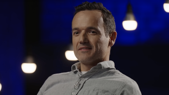 Fabien Olicard et la Macif lancent une "expérience sociale unique" sur YouTube pour alerter sur l’addiction des jeunes aux réseaux sociaux