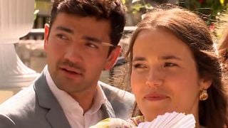 "Parmi les invités, je reconnais un visage familier..." : Fait rarissime dans "Mariés au premier regard", deux proches de Mélanie et Antoine se connaissent !