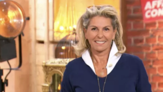 "La direction de France Télévisions enquête" : Le collier en hébreu de Caroline Margeridon floutée sur France 2, l'acheteuse d'"Affaire Conclue" réagit à "la polémique"
