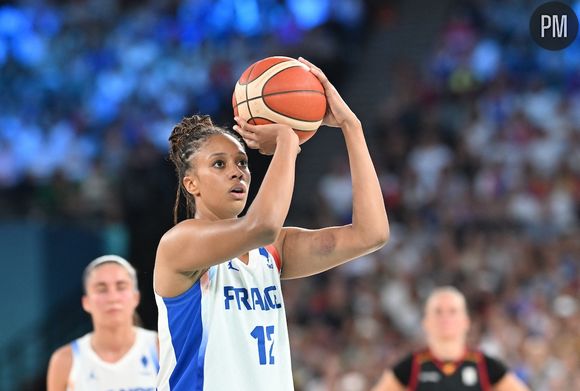 Les Équipes de France féminines et masculines de basket, qui ont fait sensation aux JO de Paris, arrivent sur TF1