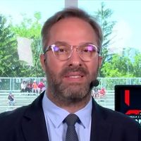 "Désolé pour cette information qui n'en était pas une" : Julien Fébreau présente ses "excuses" aux téléspectateurs de Canal+ après avoir diffusé une fake news