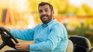 "Au départ, on devait faire deux épisodes" : Laurent Ournac revient sur les débuts de "Camping Paradis", qui fête ses 20 ans sur TF1