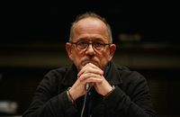 "A CNews, ce n'est pas possible ! Ils sont dans un fantasme. Ils mélangent le journaliste, l'éditorialiste et le polémiste !" : Thomas Legrand dézingue la chaîne de Pascal Praud et Laurence Ferrari dans "C ce soir" sur France 5