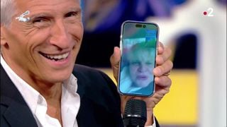 "J’ai un coup de téléphone super important" : Nagui répond à Isabelle Nanty en pleine émission et surprend un candidat des Masters de "N’oubliez pas les paroles !"