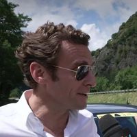 "Mais vous êtes son sosie" : L'apparition surprise de Laurent Macron, frère du président de la République, dans "Vélo Club" sur France 2