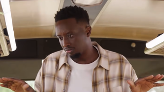 "Les fous du bus" : C’est quoi cette nouvelle émission présentée par Ahmed Sylla sur Prime Video ?