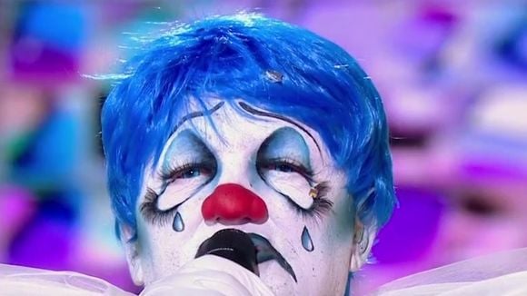 Mask Singer : On a enfin démasqué la star qui se cache sous le Clown… Vous la connaissez tous !