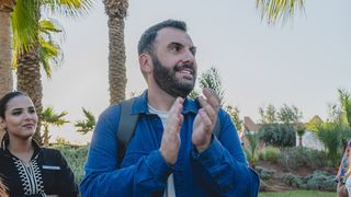 "Des conditions un peu plus extrêmes" : Laurent Ournac révèle pourquoi le tournage de l'épisode de "Camping paradis" au Maroc s'est révélé "complexe"