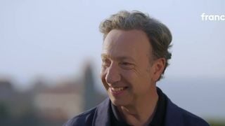 "On va adapter l'émission pour lui" : Stéphane Bern récupère la présentation de "La Carte aux trésors" sur France 3 après le retrait de Cyril Féraud