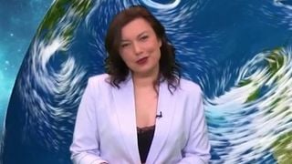 "Je reviens vers vous avec une aile cassée" : Les mots touchants d'Anaïs Baydemir pour son retour à la météo de France 2 après la mort de sa maman