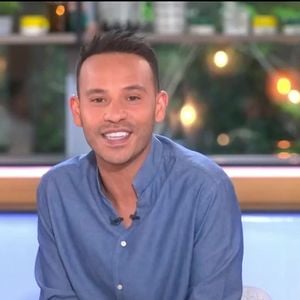 Mohamed Bouhafsi aux commandes de "C à vous" sur France 5.