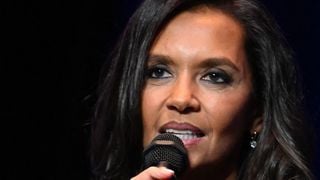 "Votre papier, c'est de la m*rde" : "Vénère", Karine Le Marchand "s'insurge" contre un article du "Parisien"