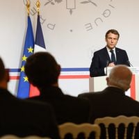 "Une dérive dangereuse" : L’Association de la presse présidentielle tape du poing sur la table après les critiques d’Emmanuel Macron