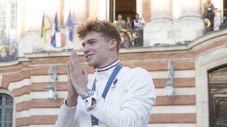 Léon Marchand : Sur quelle chaîne et à quelle heure suivre le quadruple champion olympique de Paris 2024 aux Mondiaux de natation 2025 ?