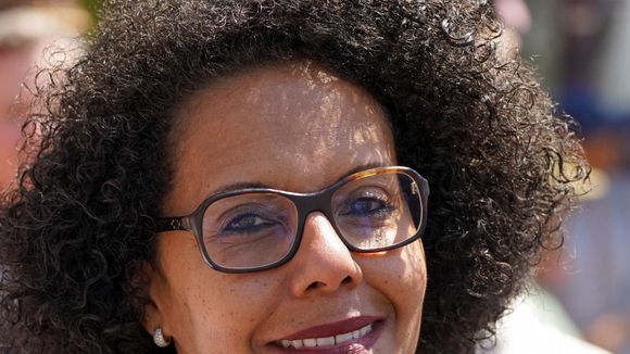 "Il faut me la dégonfler un peu" : Audrey Pulvar témoigne du "racisme" qu’elle a subi à cause de ses cheveux quand elle présentait le journal télévisé