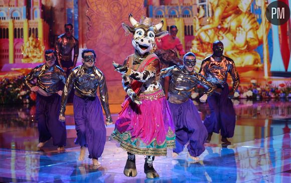 La "vache" de "Mask Singer" 2025 fait le show sur le plateau de TF1