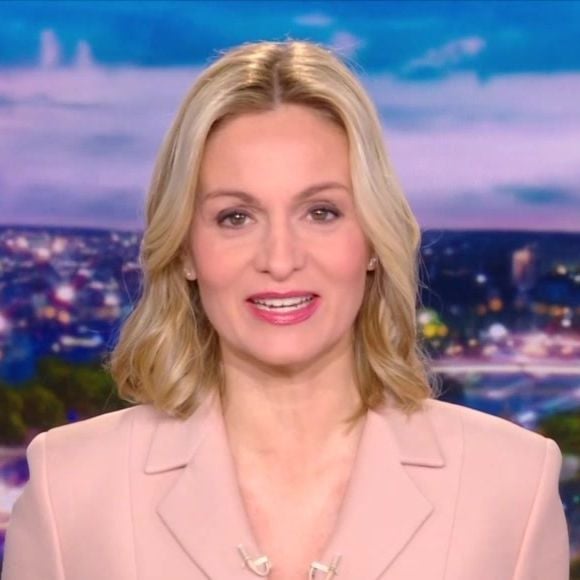 Audrey Crespo-Mara aux commandes du "20 Heures" de TF1.