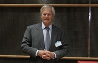 Le député UDR Charles Allonce, rapporteur de la commission d'enquête sur la neutralité, le fonctionnement et le financement de l’audiovisuel public, au micro de Benjamin Duhamel sur France Inter