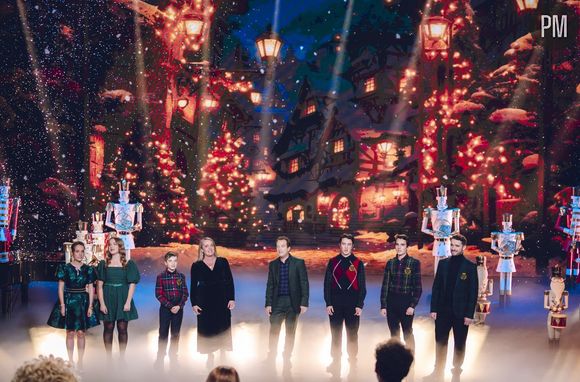 FAMILLE LEFEVRE sur la scène de "La France a un incroyable talent fête ses 20 ans !"